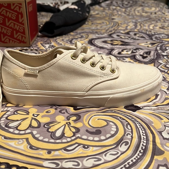 I bought these them off of a girl and they got a spot two spots on the right - Picture 3 of 8